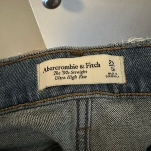 Abercrombie The 90s Straight Ultra High Rise
